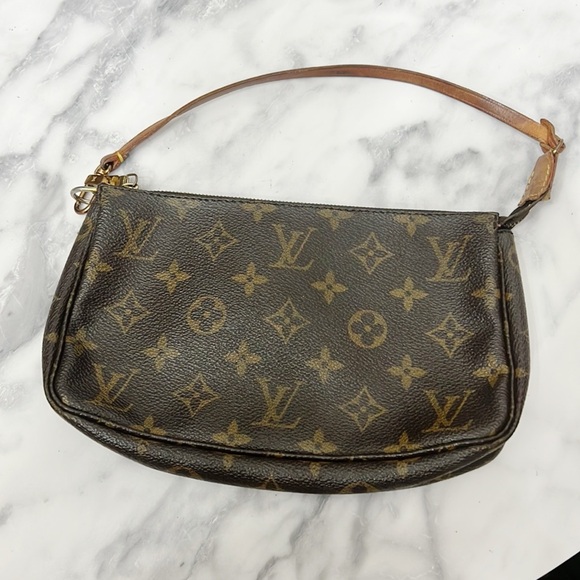 Vintage Louis Vuitton | Pochette Accessoires Monogram Bag - Picture 2 of 7